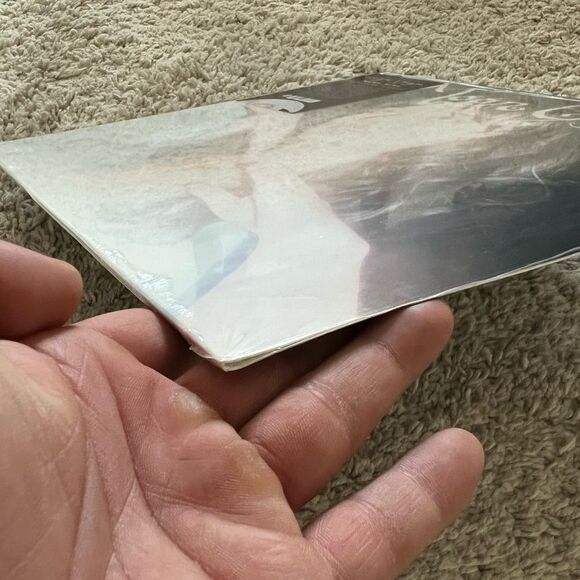 Ha Vay - Moon Girl Moon Shaped Vinyl VV Exclusive x/1500 RARE! IN HAND! - Picture 3 of 7